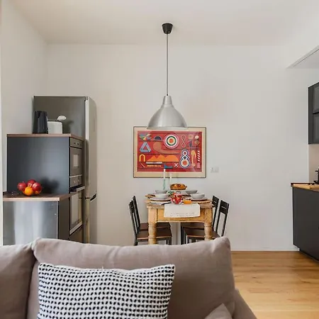 The Rent - Comfortable One-bedroom Near Porta Romana Apartment *