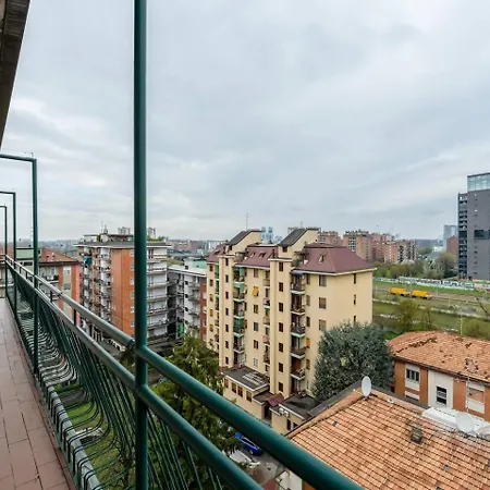 Apartment Attico - 2min Metro - Elegante With Ac Milan