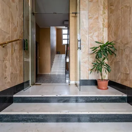 Attico - 2min Metro - Elegante With Ac *