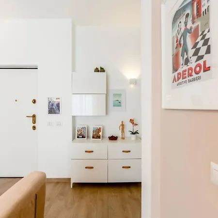 Attico - 2min Metro - Elegante With Ac Apartment *