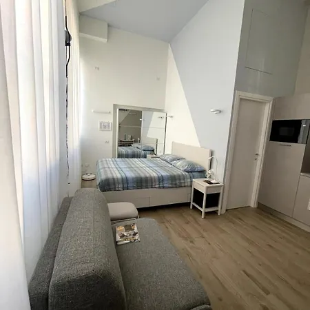 Mariposa Pta Venezia Via Menotti 米兰