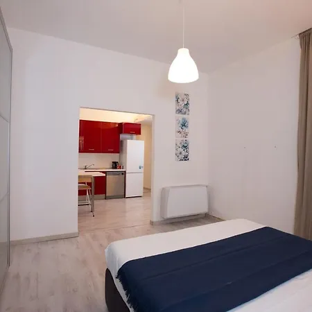 Elegant Little - Center - M4 Station Apartment *