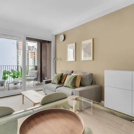 Appartement Airy With Balcony & Garage *