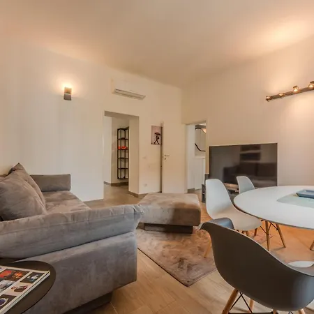 Easytopstay - Moscova Elegant Apartman
