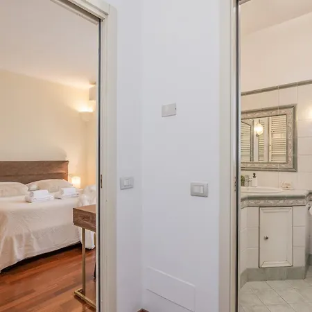 Flat In Center With Terrace, Near Garibaldi Fs Apartman *