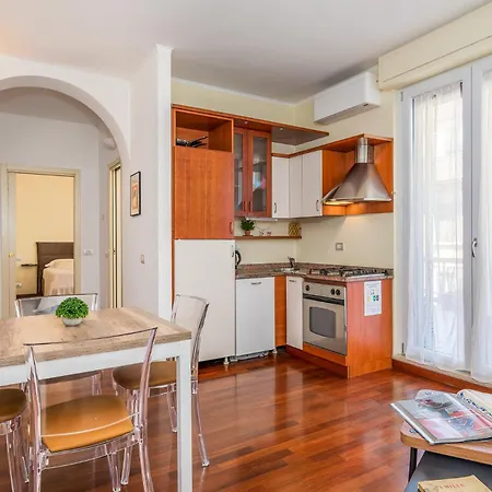 Flat In Center With Terrace, Near Garibaldi Fs * Milánó