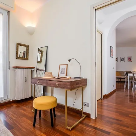 Flat In Center With Terrace, Near Garibaldi Fs * Milánó