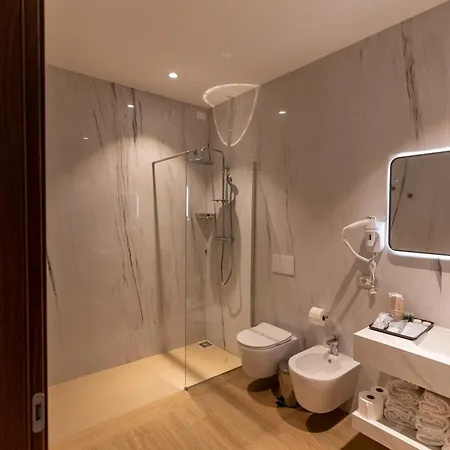 Lh Hotel 4*