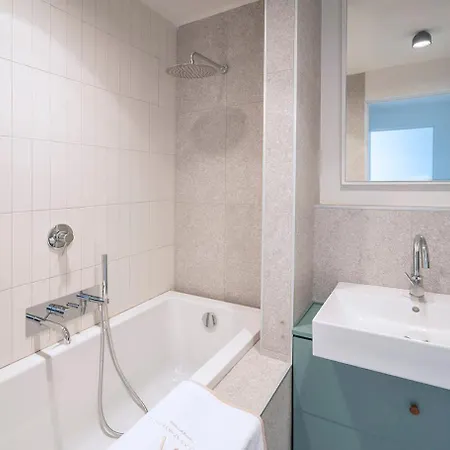 Arts At Porta Nuova Милан