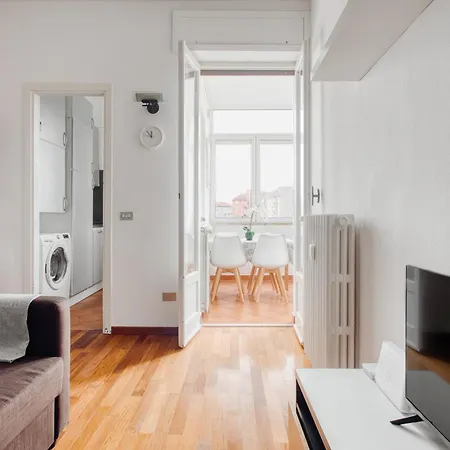 Roncaglia 25, 4 Guests And Balcony * Milan