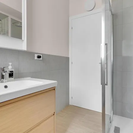 Airy With Balcony & Garage By Ndp Rent Διαμέρισμα Μιλάνο