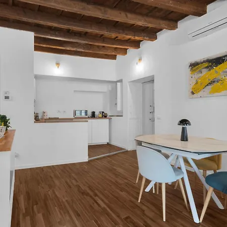 - Alzaia Naviglio Grande Appartement Milaan
