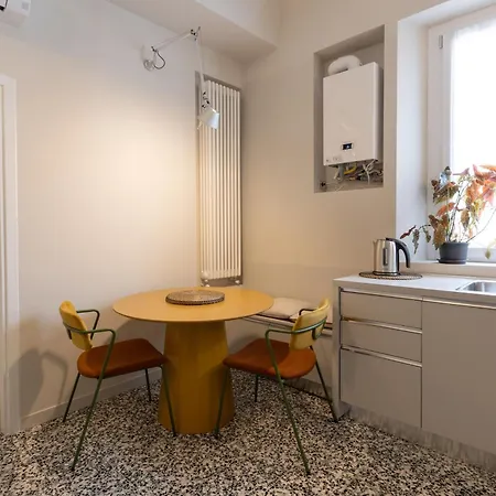 Newly Renovated Two-room * Mailand