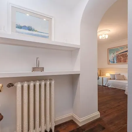 公寓 Contempora - Refined And Bright One-bedroom Near Metro M4 - Dateo
