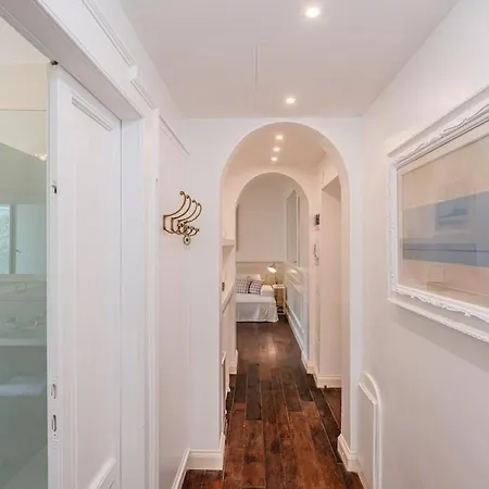 Refined And Bright One-bedroom Near Metro M4 - Dateo 公寓 *