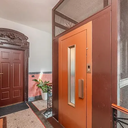 Refined And Bright One-bedroom Near Metro M4 - Dateo 米兰