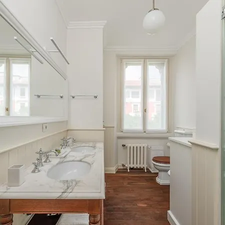 Refined And Bright One-bedroom Near Metro M4 - Dateo 米兰