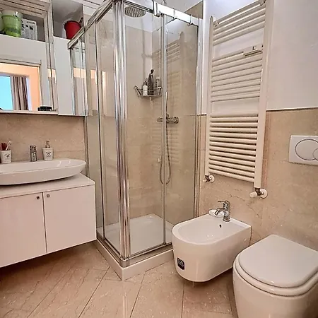 Modern And Cozy In Darsena Area Milan