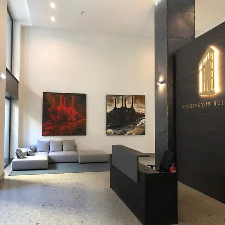 Exclusive Luxury Modern Center With Private Garage *