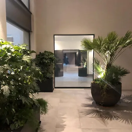 Exclusive Luxury Modern Center With Private Garage 公寓
