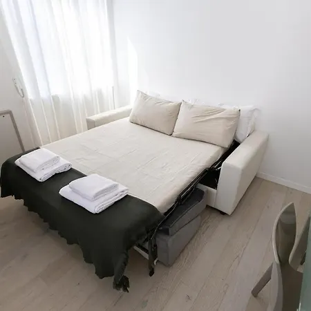 Apartment Two -rooms 10 Minutes Duomo By Metro Milan