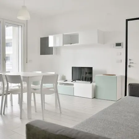 Amazing 3 Bedroom Next Rho Fiera *