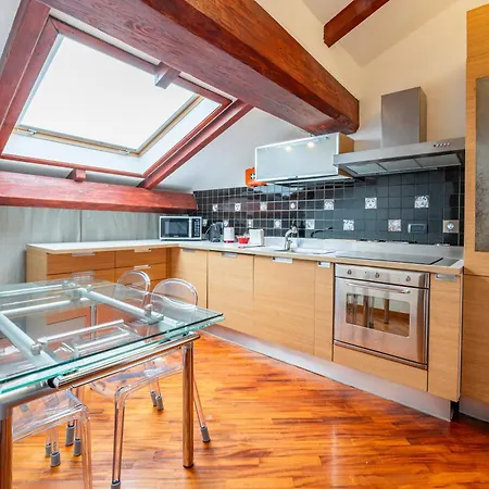 De Amicis' Nest - Center *