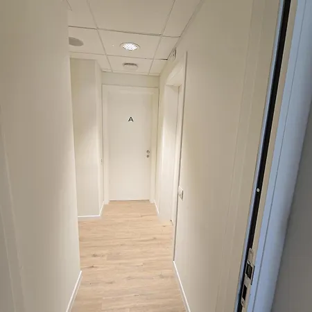 Well-located Campus Near Park * Milaan