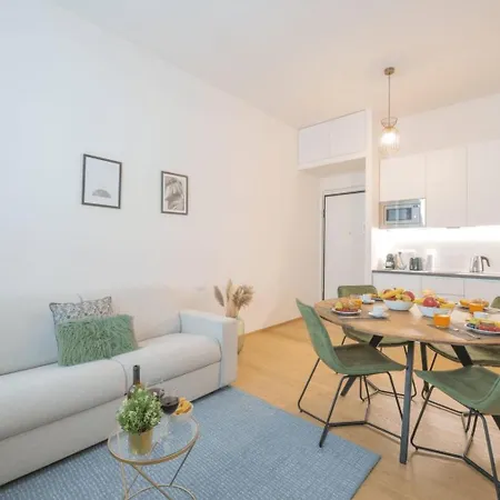 Sophisticated Two Bedroom - Check Profile * Milan