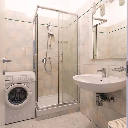Attico Con Terrazzo - - Duomo 10 Min Appartement