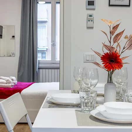 Duomo In 10 Minutes - Modern New House - Netflix & Wi-fi Lägenhet Milano