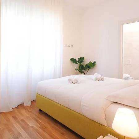 Primopiano - Albani B Apartman *