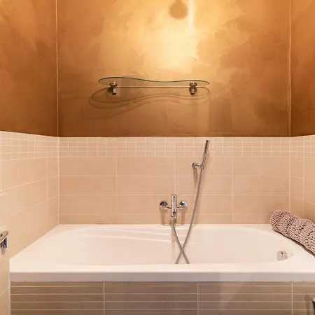 Vercelli Pagano - Ampio E Luminoso Trilocale *