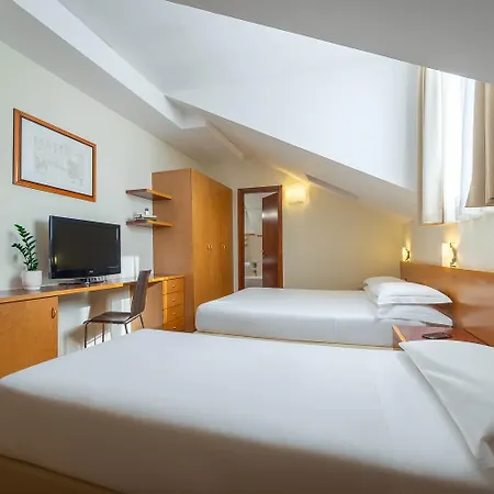 Apartahotel Ih Argonne Park 3*