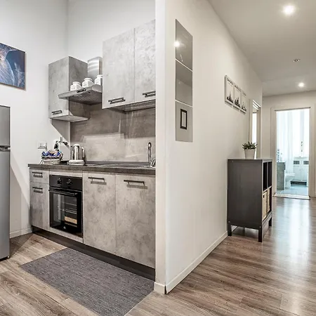 아파트 Luxury 4 Bedrooms Close To Duomo *