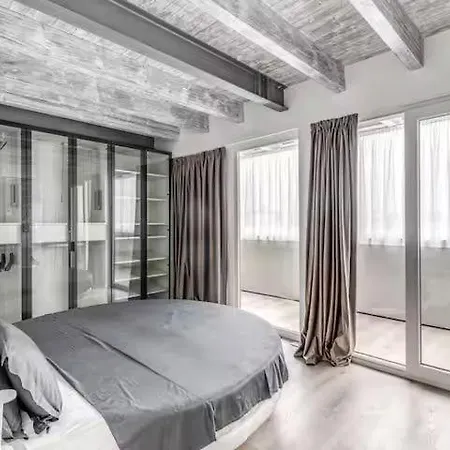Readhostprofile! Luxury Penthouse Near Duomo Appartamento Milano