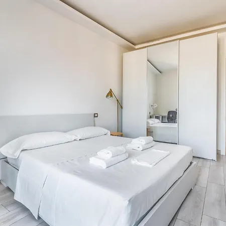 Farini - Lancetti 4 Pax Wi-fi Apartamento *