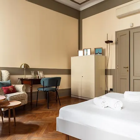 Youhosty - Charm Via Torino Apartament