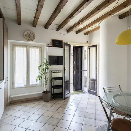Апартаменты Elegant Naviglio Cool Area Large 5 Pax With Elevator
