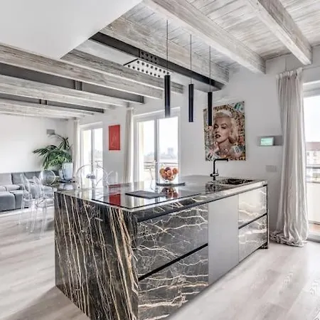 Readmyhostprofile! Luxury 4 Bedroom Penthouse Near Duomo Apartament