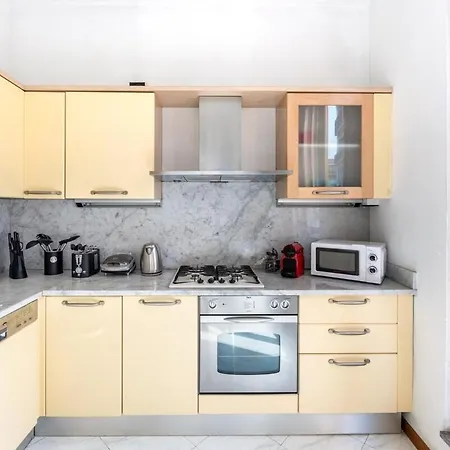 Duomo Milan-attic With Terrace-netflix And Wifi Apartament *