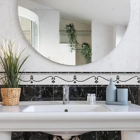 Apartament Duomo Milan-attic With Terrace-netflix And Wifi Mediolan