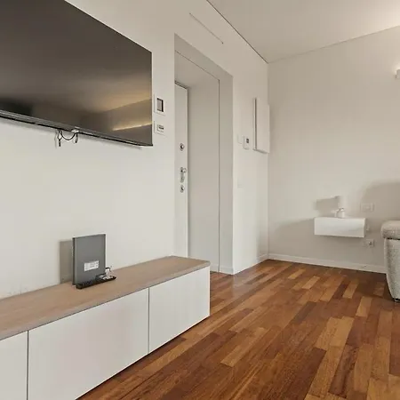 Giax Tower-spa, Pool, Parking * Milánó