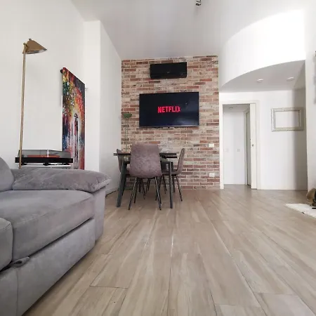 30 Meters From The Lambrate M2 Citta Studi Metro Station * Mediolan