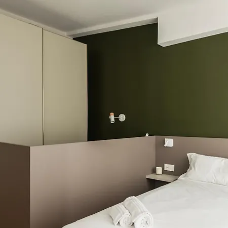 Youhosty - Zanella 68 * Milano