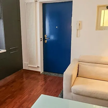 Appartement Guesthost - Modern With Hot Tub Milaan