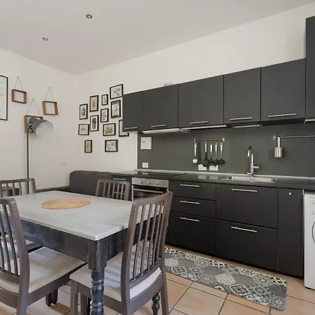 Guesthost - Industrial-style In Chinatown! Apartman