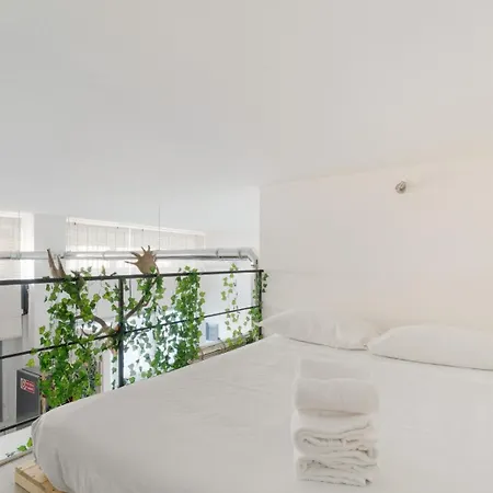 Guesthost - Cozy Loft X4 Near Via Padova Apartment *