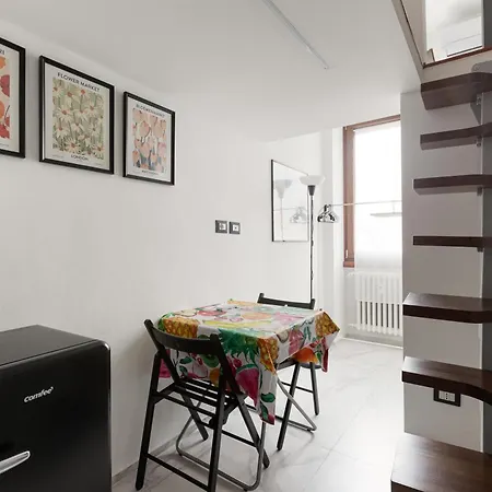 Guesthost - With Wifi & Ac- Calvairate Appartement *