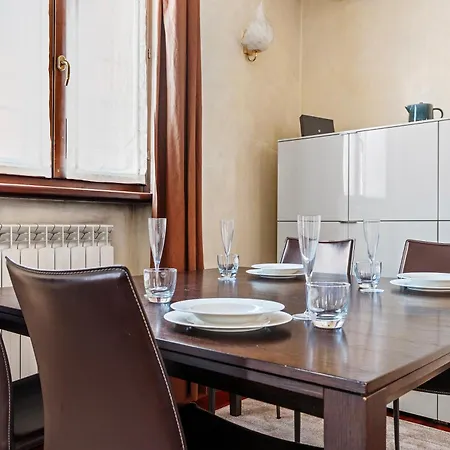 Ampia Casa Su Due Piani, A Pochi Minuti Dai Navigli E Metro Lägenhet